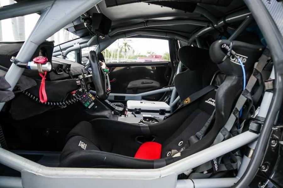 Интерьер Lamborghini Huracan LP620-2 Super Trofeo 2015 года  (фото 3 из 20)